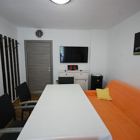 Apartments Jakobi By El-Pi Tours นยีวีเซ ภายนอก รูปภาพ