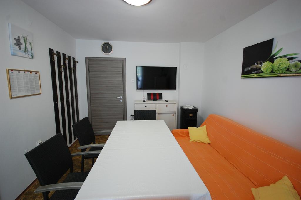 Apartments Jakobi By El-Pi Tours นยีวีเซ ภายนอก รูปภาพ