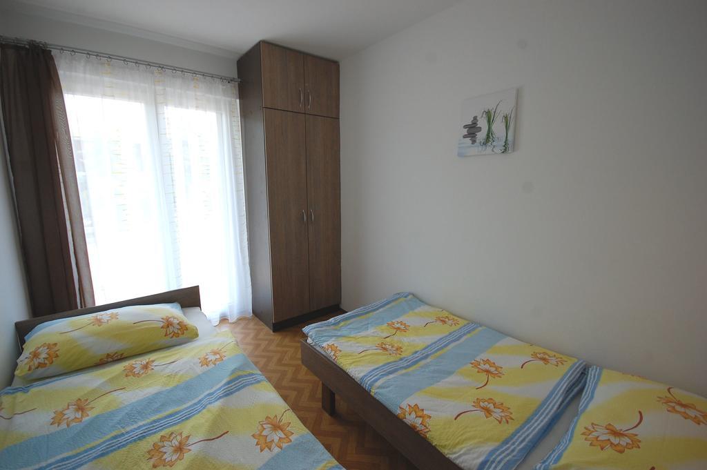 Apartments Jakobi By El-Pi Tours นยีวีเซ ภายนอก รูปภาพ