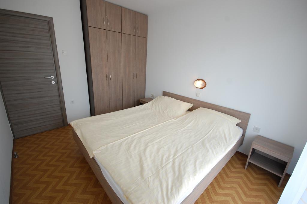 Apartments Jakobi By El-Pi Tours นยีวีเซ ภายนอก รูปภาพ